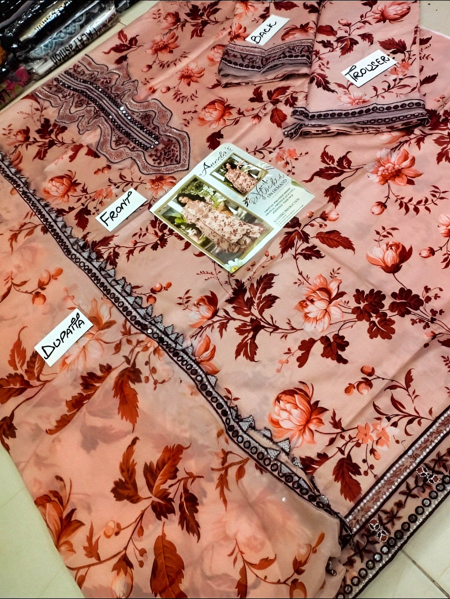 Aneelas Hit Design Fancy Luxury Lawn 3-Piece Suit