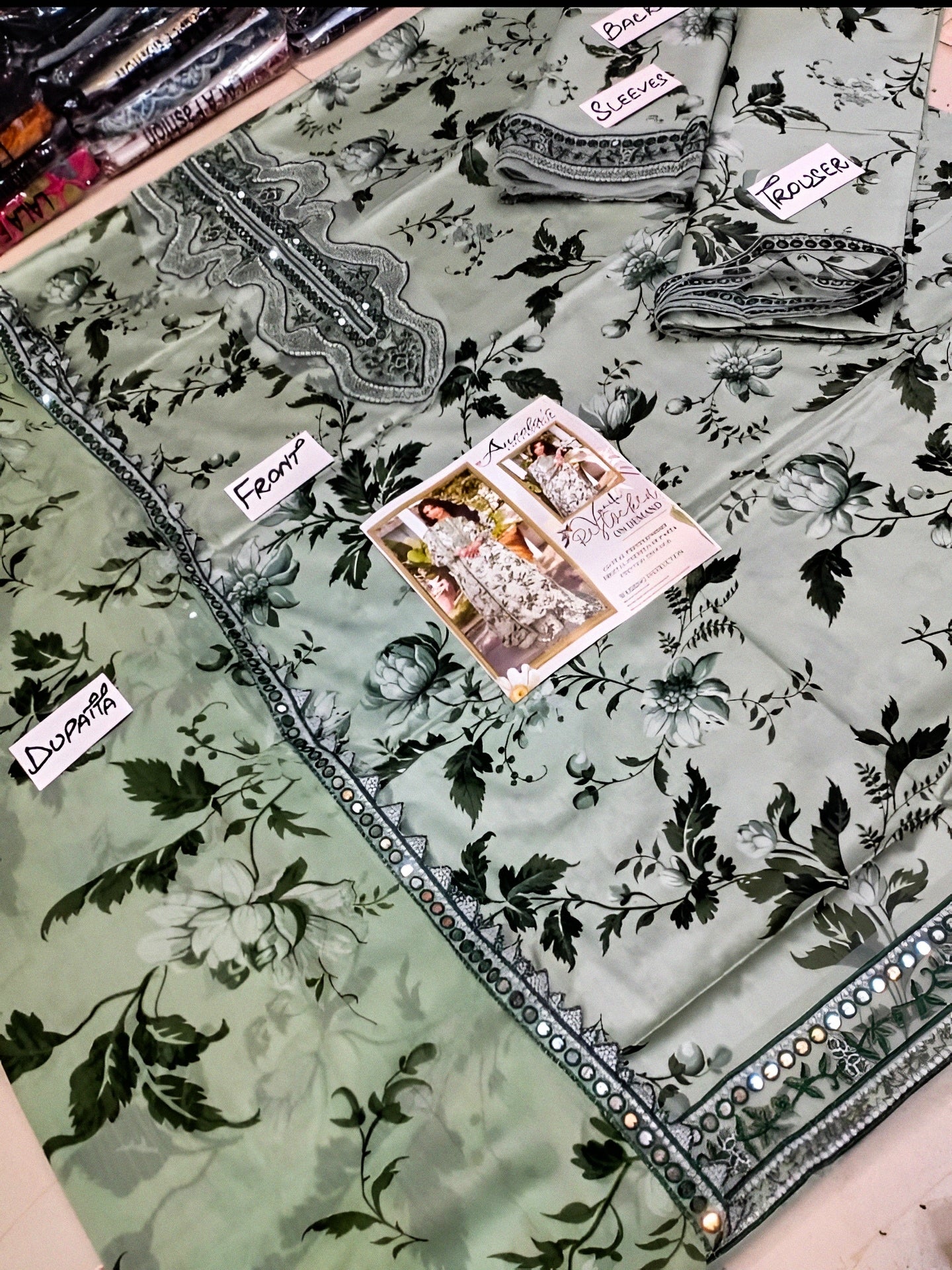 Aneelas Hit Design Fancy Luxury Lawn 3-Piece Suit